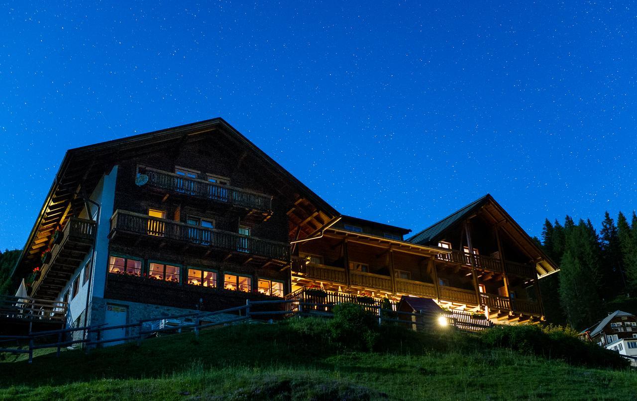 Sattleggers Alpenhof & Feriensternwarte Hotel Greifenburg Exterior photo